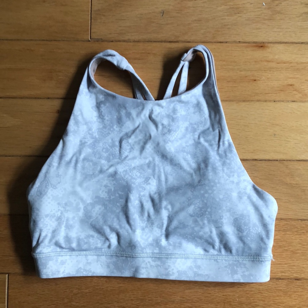 Brand NEW lululemon sports bra size 4! Worn TWICE